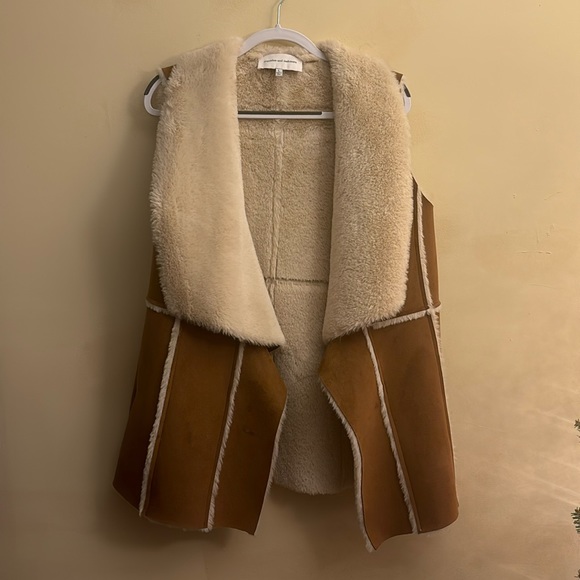 Cupcakes and Cashmere Vest NEVER WORN REAL CASHMERE - Picture 2 of 4